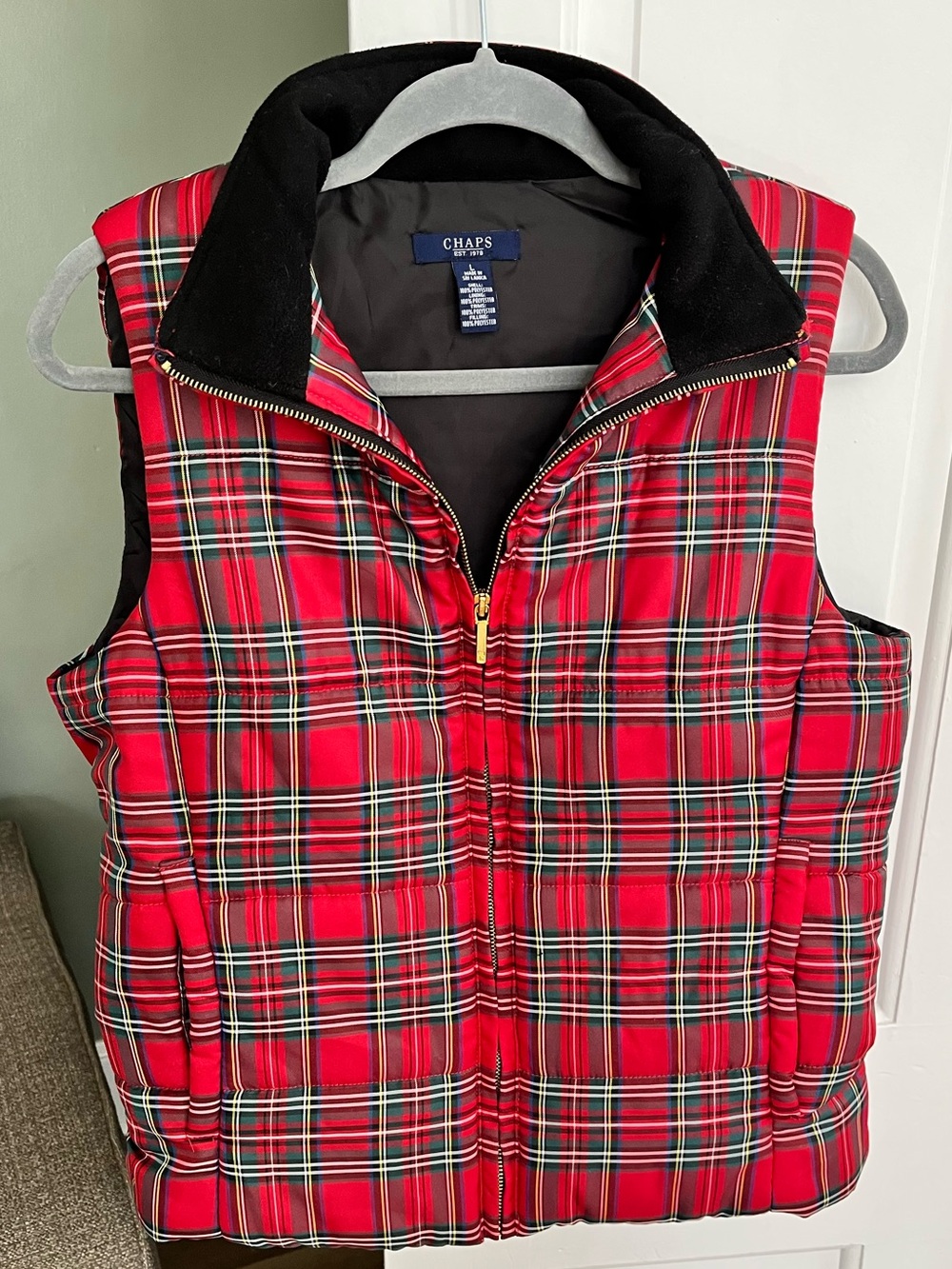 Chaps Women's size Large Red Plaid Quilted Outerwear Vest Zip Front, Pockets